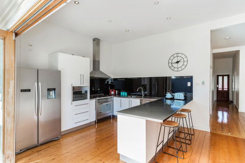 Central Bendigo Cottage, Walk To Everywhere!! - Accommodation in Bendigo 7