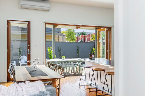 Central Bendigo Cottage, Walk To Everywhere!! - Accommodation in Bendigo 8