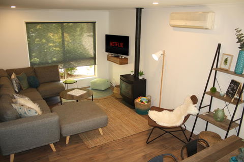 4 Autumn Grove - Accommodation in Bendigo 0
