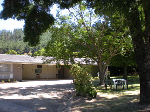Willow Dene Holiday Apartments - Accommodation in Bendigo 12