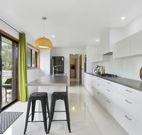 Fairhills - NEW LISTING beautifully styled - Accommodation in Bendigo