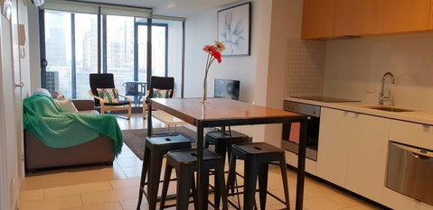 Trendy City Pad Melbourne - Accommodation in Bendigo 9