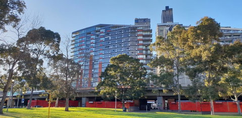 Trendy City Pad Melbourne - Accommodation in Bendigo 17