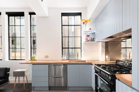 Spacious Designer Warehouse Melbourne CBD Apartment - Accommodation in Bendigo 16