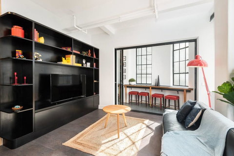 Spacious Designer Warehouse Melbourne CBD Apartment - Accommodation in Bendigo 13