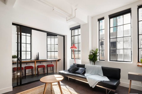 Spacious Designer Warehouse Melbourne CBD Apartment - Accommodation in Bendigo 2