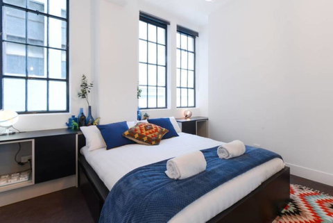 Spacious Designer Warehouse Melbourne CBD Apartment - Accommodation in Bendigo 8