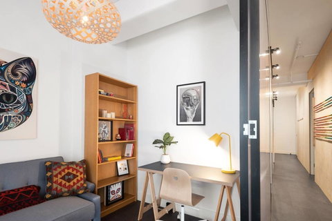 Spacious Designer Warehouse Melbourne CBD Apartment - Accommodation in Bendigo 9
