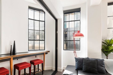 Spacious Designer Warehouse Melbourne CBD Apartment - Accommodation in Bendigo 14
