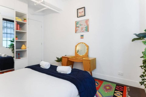 Spacious Designer Warehouse Melbourne CBD Apartment - Accommodation in Bendigo 5