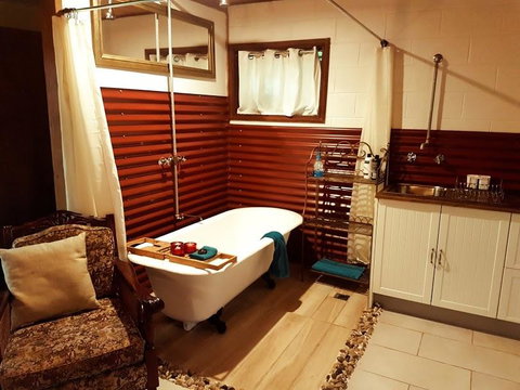 The Cabin - Accommodation in Bendigo 2