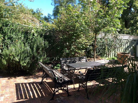 The Coach House On River And Park - Accommodation in Bendigo 2
