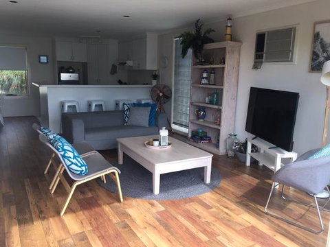 The Esplanade Holiday Home - Accommodation in Bendigo 3