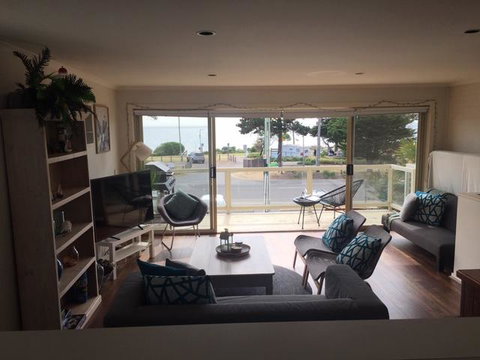 The Esplanade Holiday Home - Accommodation in Bendigo 2
