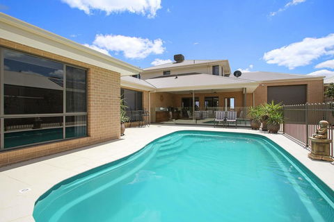 The Grand Holiday House - Accommodation in Bendigo 0