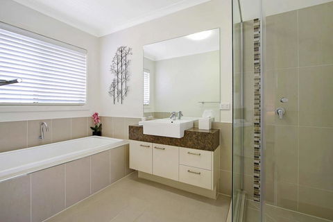 The Grand Holiday House - Accommodation in Bendigo 2