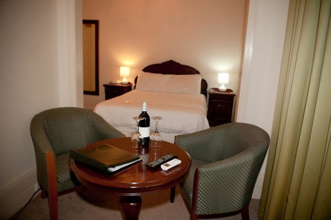 The Hotel Shamrock - Accommodation in Bendigo 1