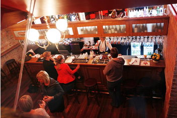 The Hotel Shamrock with Accommodation in Bendigo