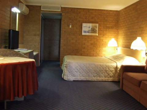 The John Hunter Motel - Accommodation in Bendigo 3