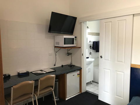 The Lodge Outback Motel - Accommodation in Bendigo 2