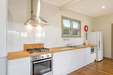 The Love Shack - Accommodation in Bendigo 1