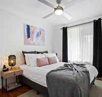 The Neo stylish central apartment with aircon courtyard and Netflix - Accommodation in Bendigo