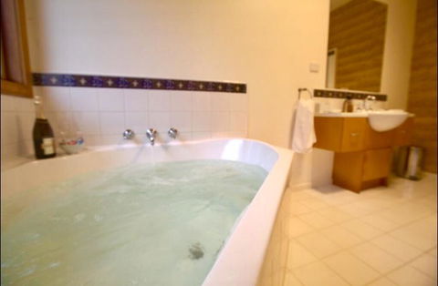 The Orchard Luxury Accommodation - Accommodation in Bendigo 2