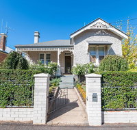 The Pearl on Prince  Stylish Cottage CBD Wifi - Accommodation in Bendigo