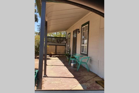 The Pool House - Accommodation in Bendigo 2