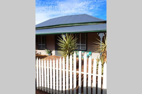 The Pool House - Accommodation in Bendigo 1