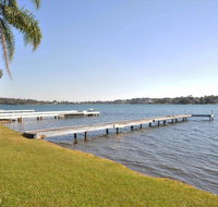 The Studio on the Lake  Fishing Point Lake Macquarie - honestly put the line in and catch fish - Accommodation in Bendigo