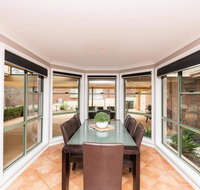 The Tinnock Entertainer Large  Comfy  Wifi - Accommodation in Bendigo