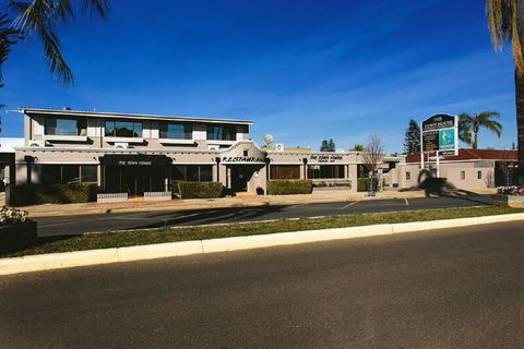 The Town House Motor Inn - Accommodation in Bendigo 1