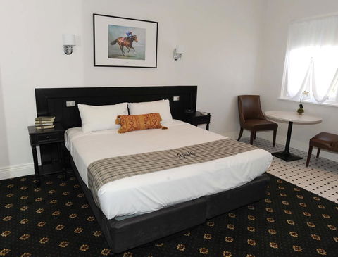 The Yarrawonga Hotel - Accommodation in Bendigo 0
