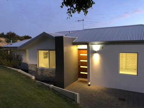Three Bedroom, Two Bathroom Family Home - Accommodation in Bendigo 0