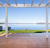 Tranquility Absolute Waterfront - Pet Friendly - 10 Mins to Hyams Beach - Accommodation in Bendigo