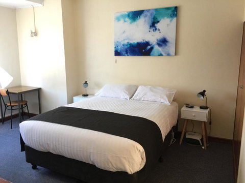 TRC Hotel - Accommodation in Bendigo 2