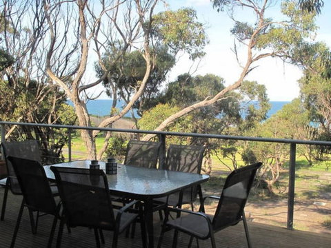 TREETOPS TERRACE 12 - A Luxury Skenes Creek Villa - Accommodation in Bendigo 2