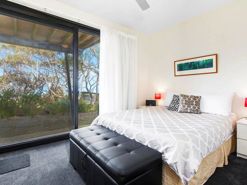 TREETOPS TERRACE 12 - A Luxury Skenes Creek Villa - Accommodation in Bendigo 3