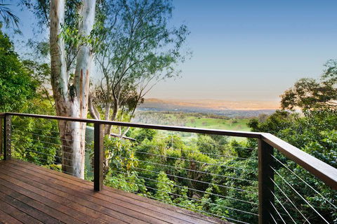 Treetops Seaview Montville - Accommodation in Bendigo 1