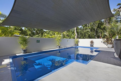 Tropical Private Holiday House With Pool - Accommodation in Bendigo 0