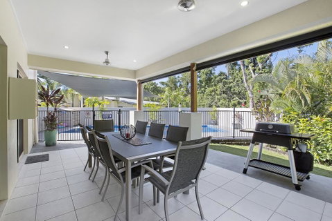 Tropical Private Holiday House With Pool - Accommodation in Bendigo 2