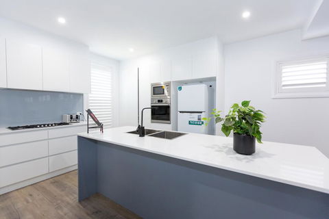 TWO TEN Sleeps 10! Luxury CBD Accommodation - Accommodation in Bendigo 3