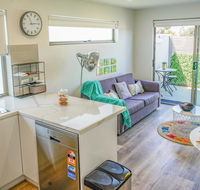 U201 Brunswick Living Brand New Deluxe Balcony Upper Floor Apartment close to Airport and CBD - Accommodation in Bendigo