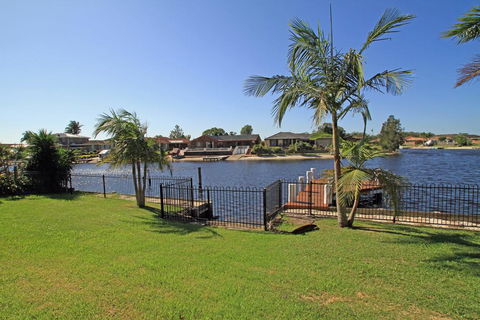 Unbeatable Waterfront Location - Accommodation in Bendigo 0