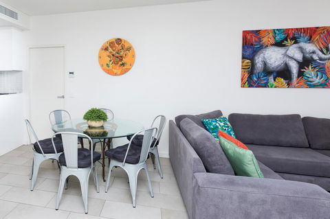 Urban Jungle! Executive Apartment In Heart Of CBD - Accommodation in Bendigo 2