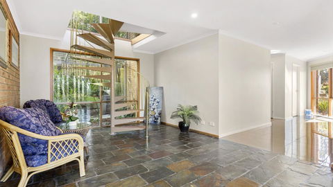 VIEWS AT MCCRAE..... - Accommodation in Bendigo 3