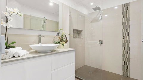 VIEWS AT MCCRAE..... - Accommodation in Bendigo 0