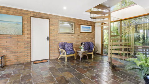 VIEWS AT MCCRAE..... - Accommodation in Bendigo 1