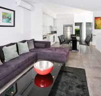 Views from Red Hill - Modern and Spacious Split-Level Executive 3BR Red Hill Apartment Close to CBD - Accommodation in Bendigo